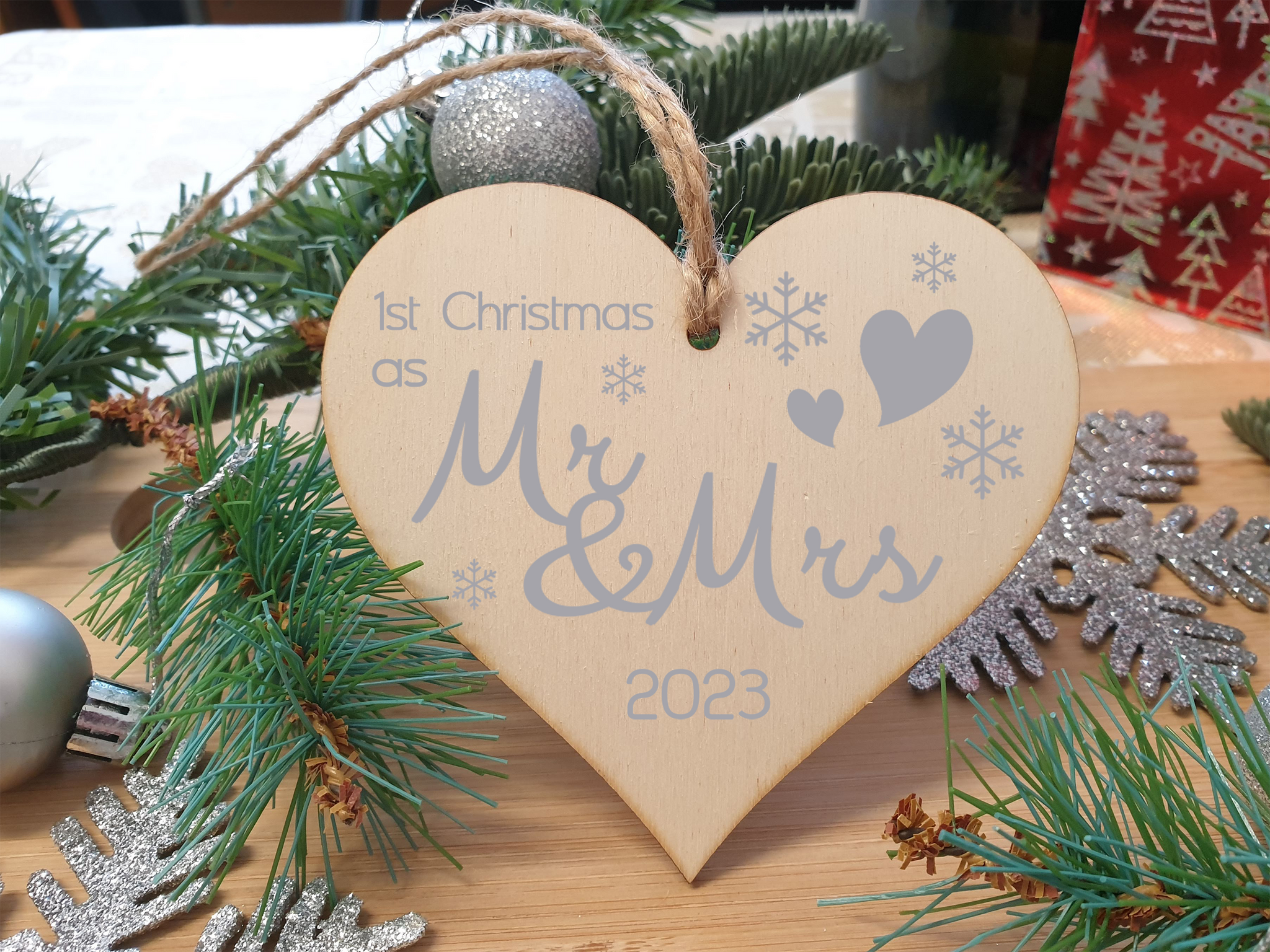 Handmade Christmas Hanging Wooden Heart Plaque Decoration Gift to wish someone special a merry xmas festive bauble