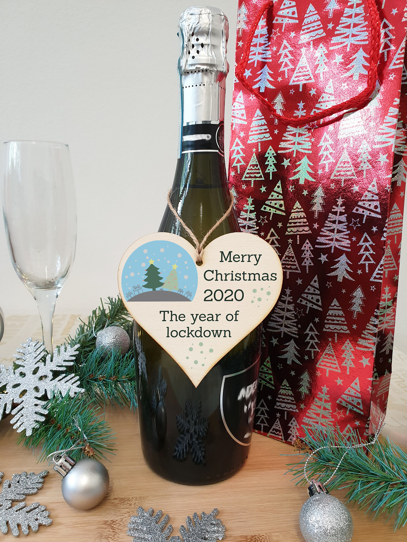 Handmade Wooden Hanging Heart Plaque Christmas Tree Bauble 2020 Year of Lockdown Family Celebration Trees Gifts Snowglobe Design